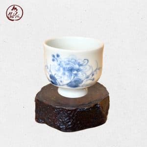 Chén trà sứ vuốt vẽ tay
