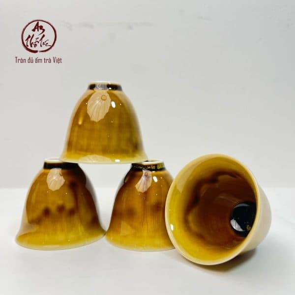 Chén men hoàng lưu ly